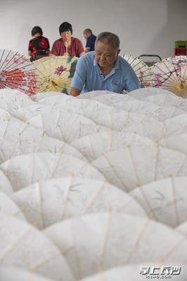 靠一把油紙傘撐起幸福——瀏陽貧困戶李忠國獲全國脫貧攻堅獎奮進獎紀實