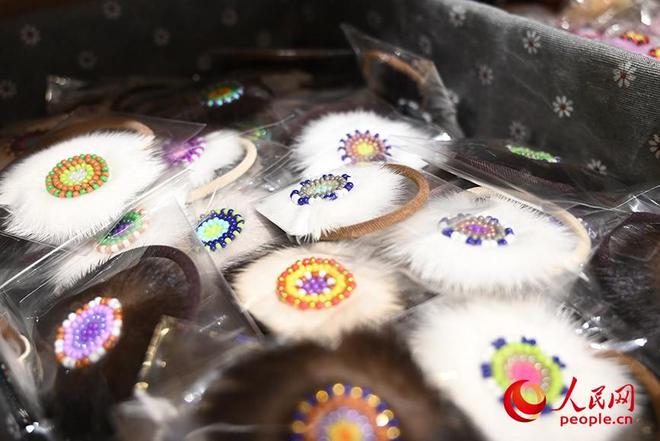 活力內蒙古 | “太陽姑娘”巧手“生花”，鄂溫克族手工藝借互聯網走向世界