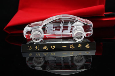 名車銷售紀念擺件定制 廠家批發(fā)水晶車模禮品的優(yōu)勢與深圳市銘升工藝禮品廠解析